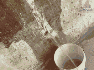 تسرب مياه حاد من خزان أرضي قبل الإصلاح